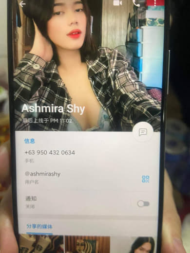 ：她的中国朋友在telegram邀请按摩的女孩去家里，但是女孩带了一个...